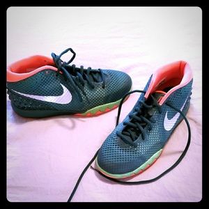 Kyrie Irving's boys size 7 youth